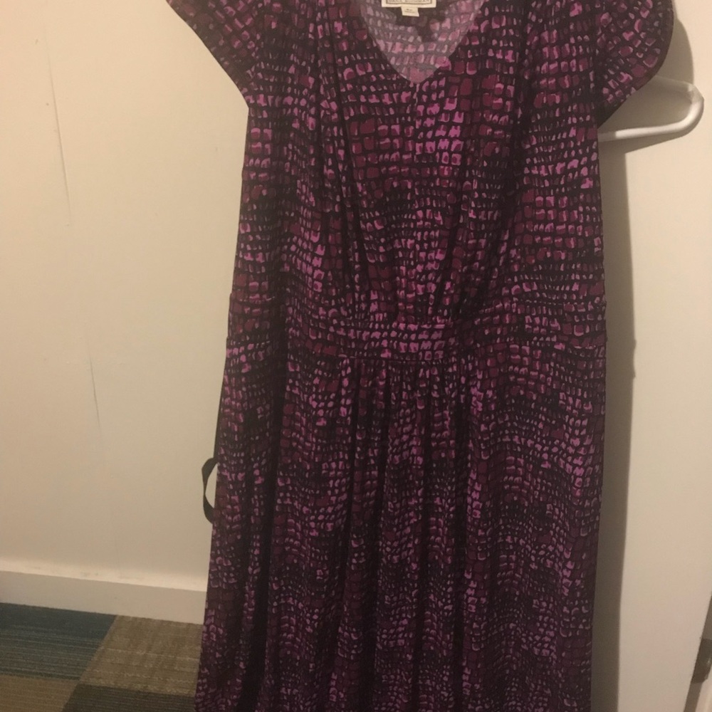 Short sleeve maxi dress with cinched waist.